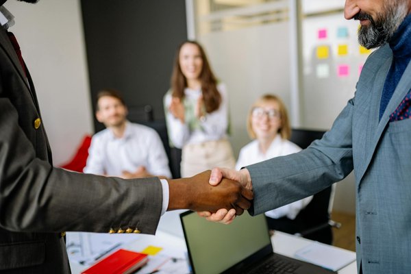 Surmonter la résistance au changement : adopter un management bienveillant avec succès