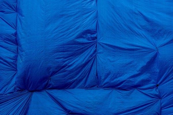 Fabricant de bâches sur mesure : protégez vos équipements efficacement